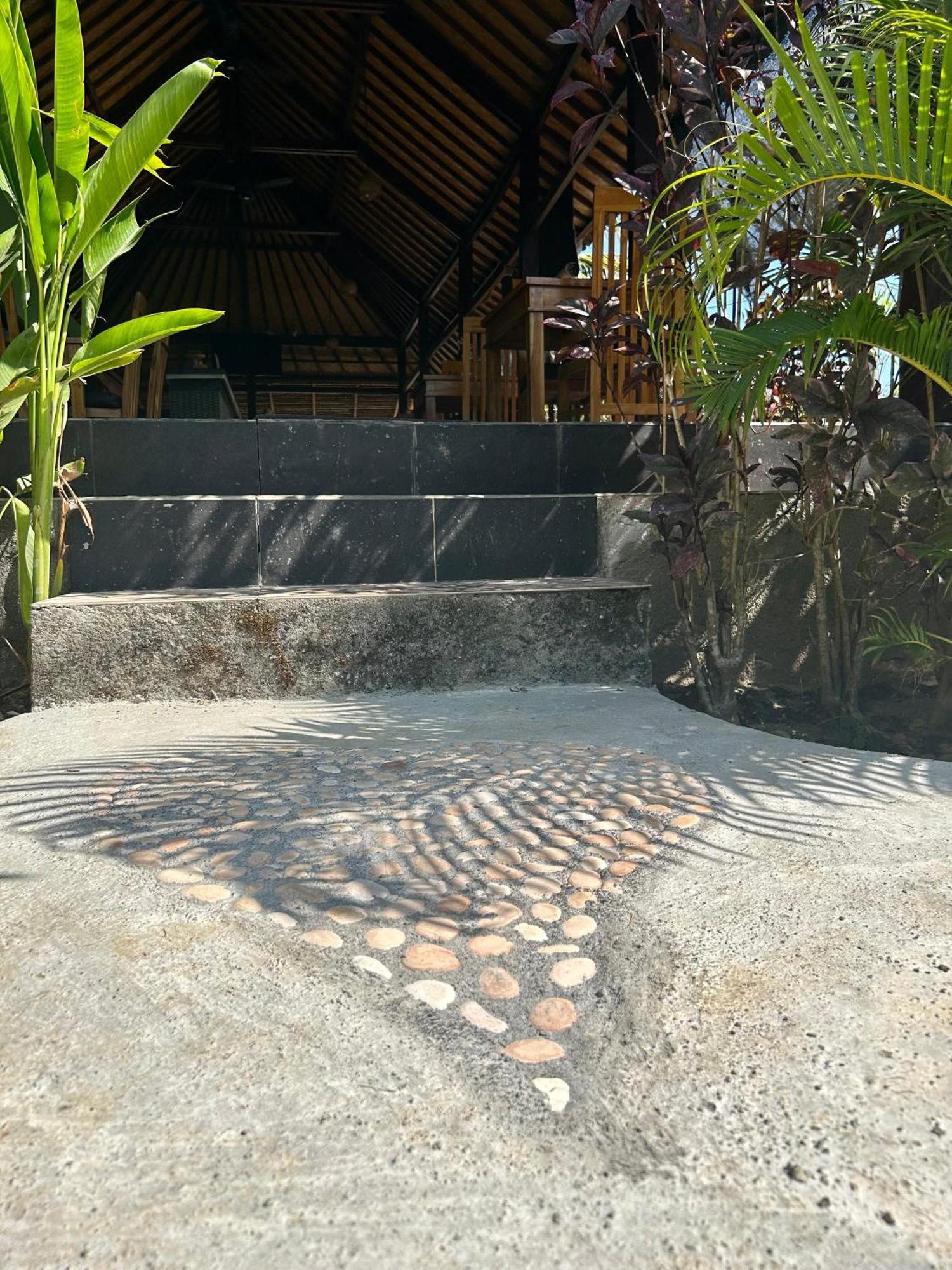 Island Garden Huts Lembongan Bed & Breakfast Exterior foto