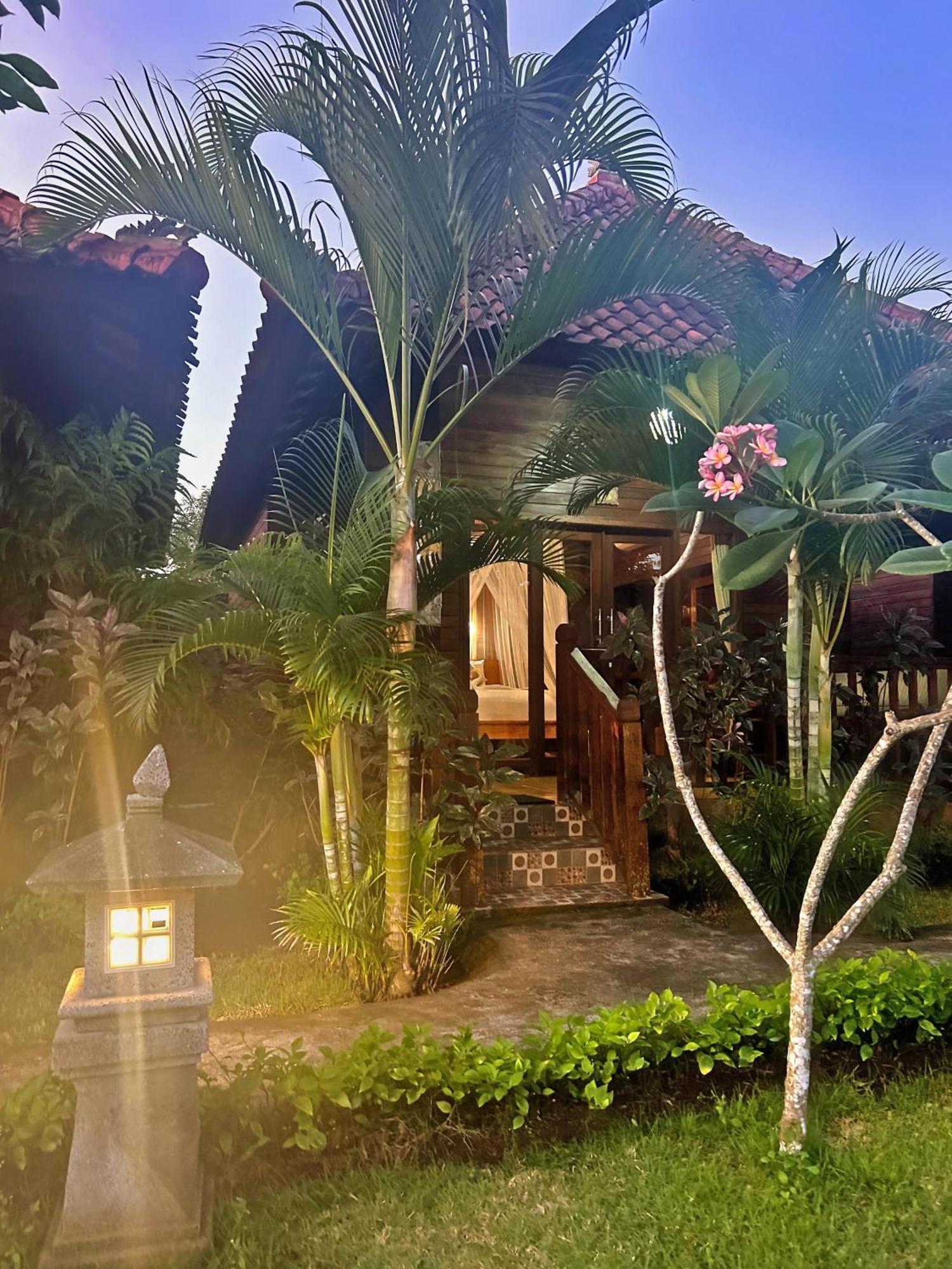 Island Garden Huts Lembongan Bed & Breakfast Exterior foto